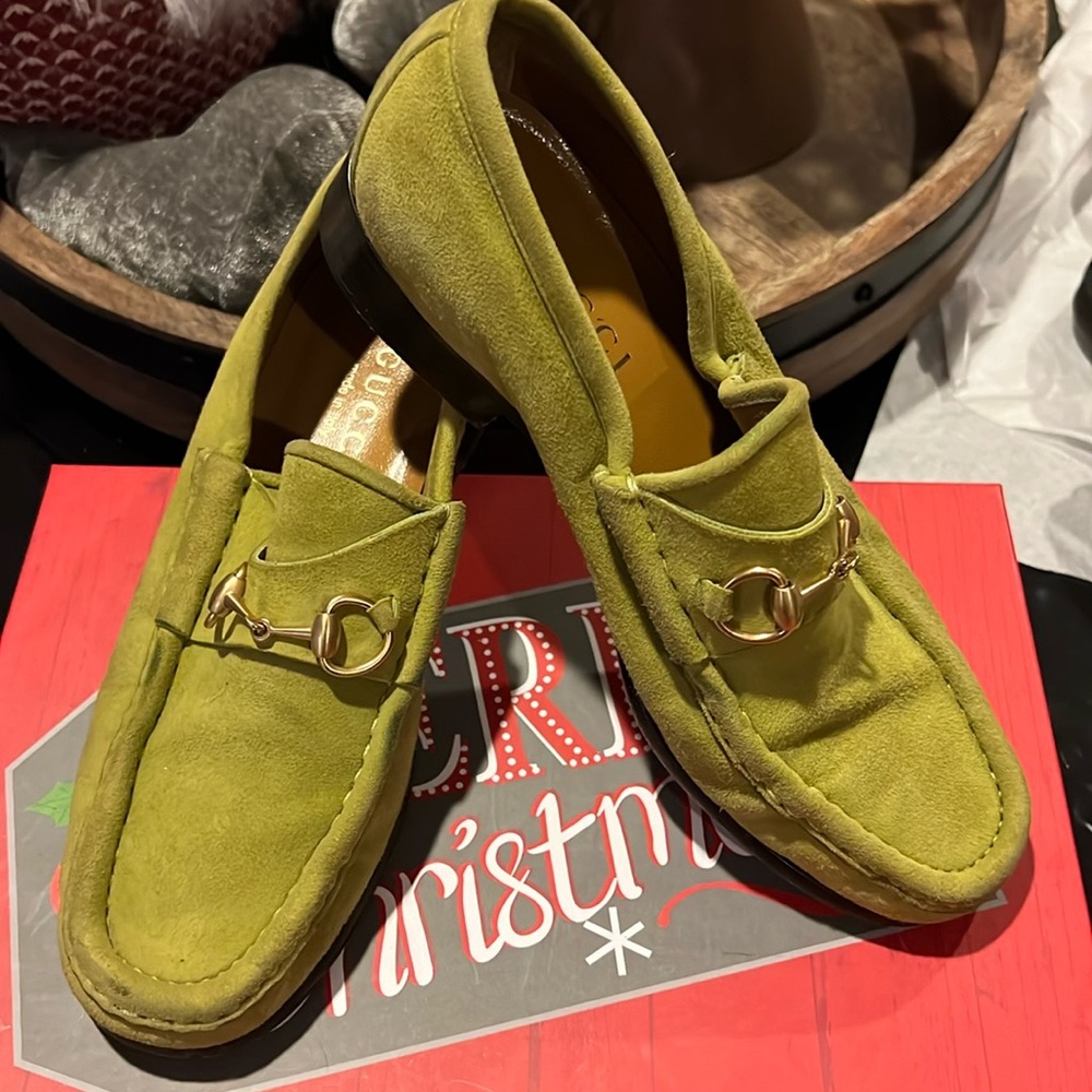 Vintage Gucci women’s green suede loafer